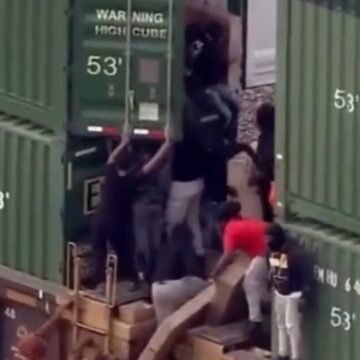 chi-town-1200x630.jpg Dozens of Thieves Ransack Freight Train in Chicago (VIDEO) | The Gateway Pundit