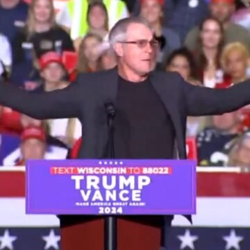 “Kamala Broke It! Let Trump Fix It!” — Former NFL MVP QB Brett Favre Campaigns for Trump in Green Bay, Wisconsin — Here are His Full Remarks – VIDEO | The Gateway Pundit